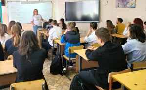 27 апреля - День российского парламентаризма: депутаты Волгодонской городской Думы провели тематические уроки в городских школах